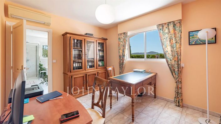 Image No.17-4 Bed House for sale