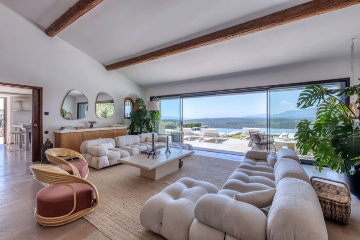 Image No.8-7 Bed House for sale