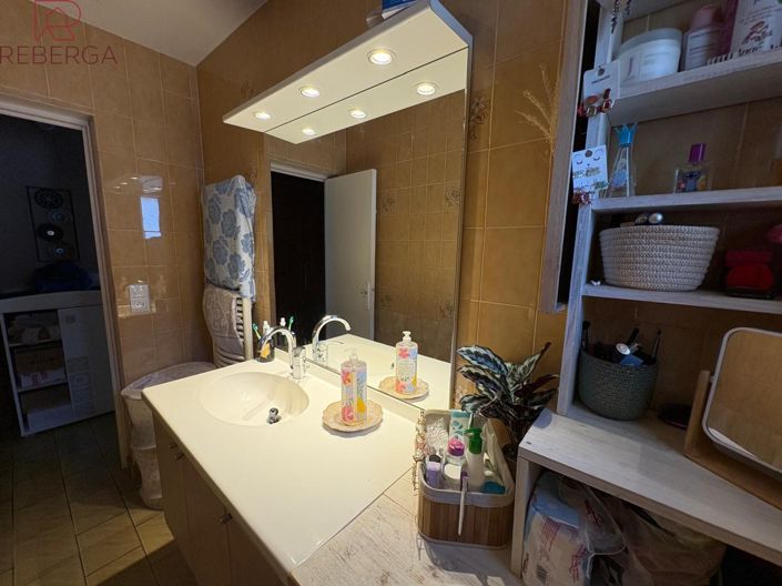 Image No.9-2 Bed House for sale