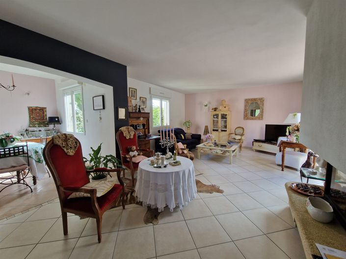 Image No.15-3 Bed House for sale