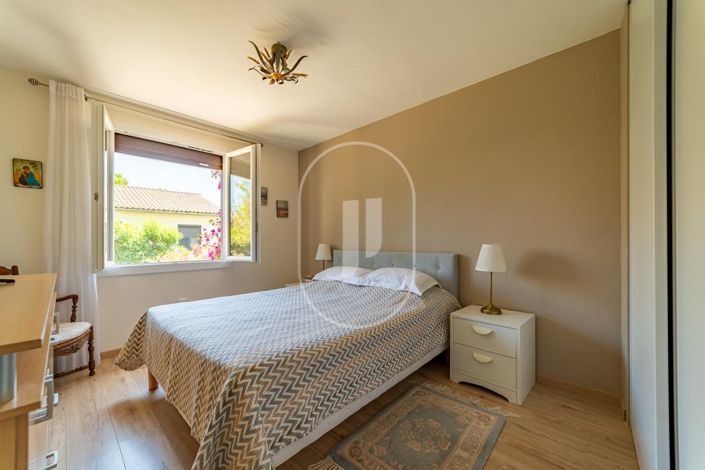 Image No.11-4 Bed House for sale