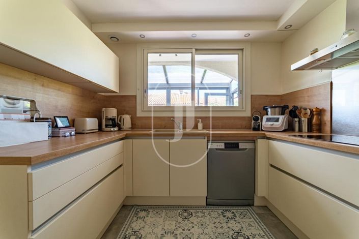 Image No.4-4 Bed House for sale