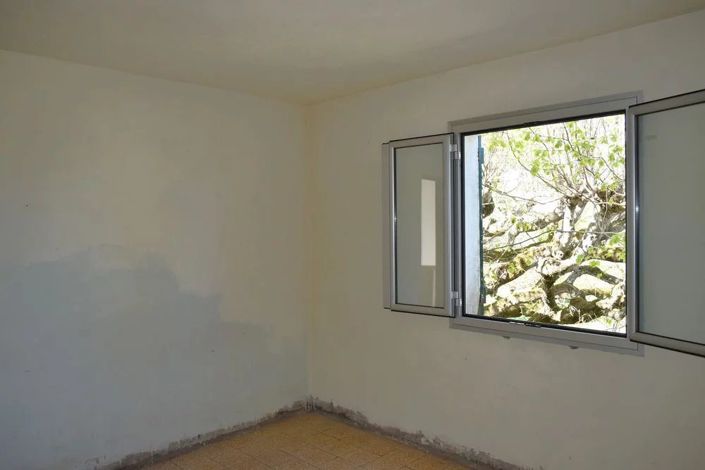 Image No.6-5 Bed House for sale