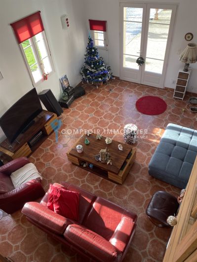 Image No.8-12 Bed House for sale