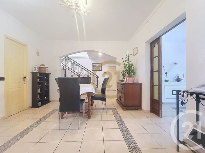 Image No.2-3 Bed House for sale