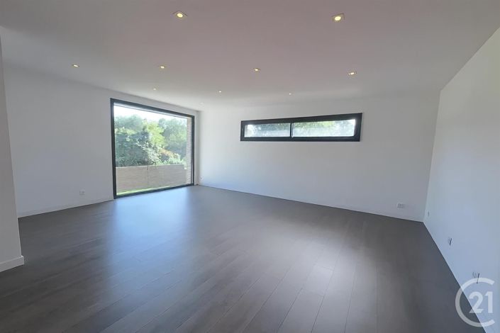 Image No.16-4 Bed House for sale