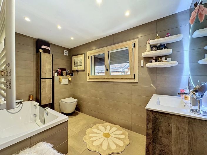 Image No.9-3 Bed House for sale