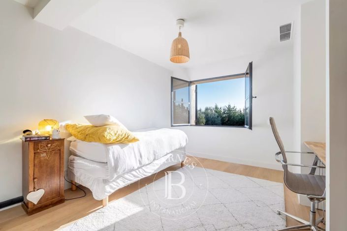 Image No.10-4 Bed House for sale