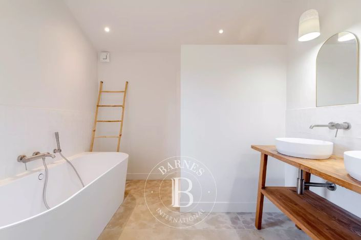Image No.22-4 Bed House for sale