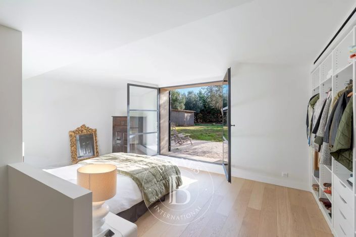 Image No.8-4 Bed House for sale