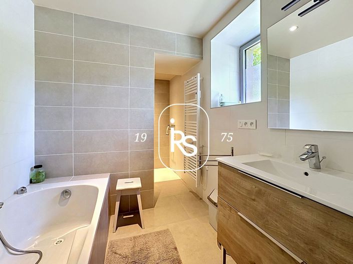 Image No.17-7 Bed House for sale