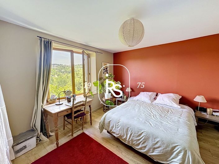 Image No.18-7 Bed House for sale