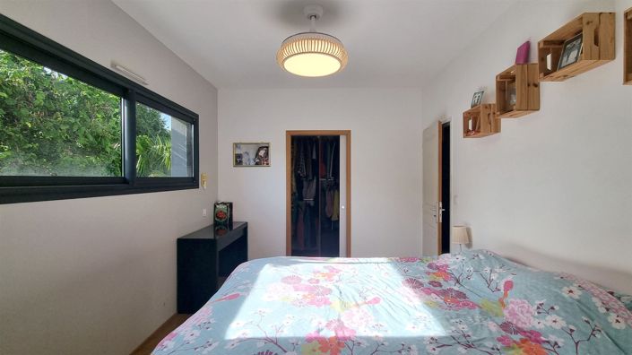 Image No.32-5 Bed House for sale