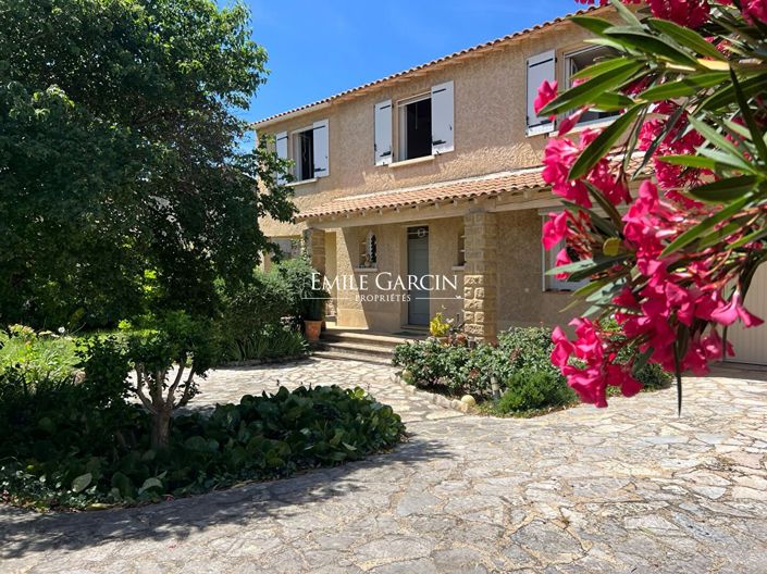 Image No.8-5 Bed House for sale