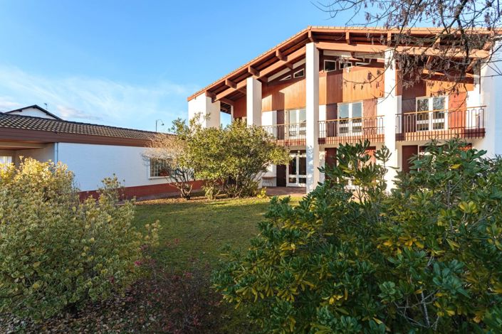 Image No.18-6 Bed Property for sale