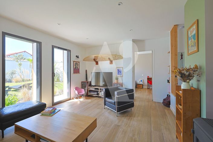 Image No.5-6 Bed Property for sale