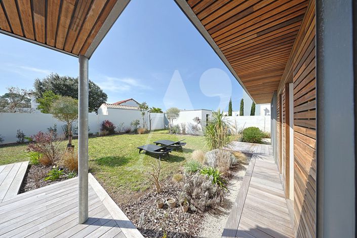 Image No.8-6 Bed Property for sale