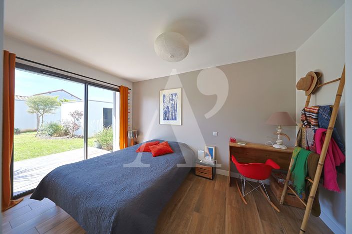 Image No.9-6 Bed Property for sale