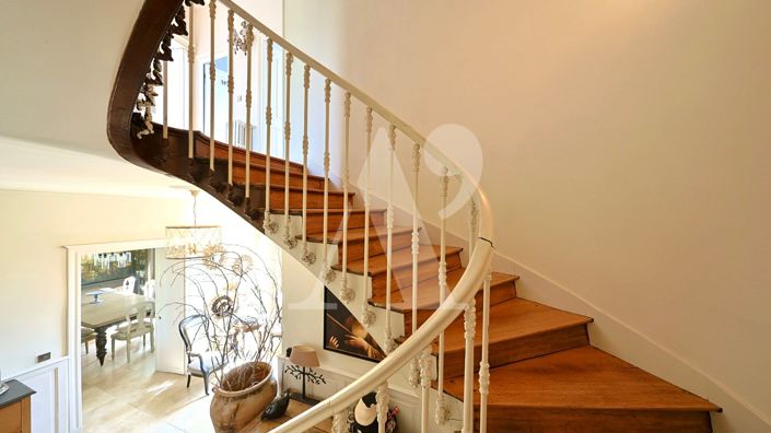 Image No.11-5 Bed Property for sale