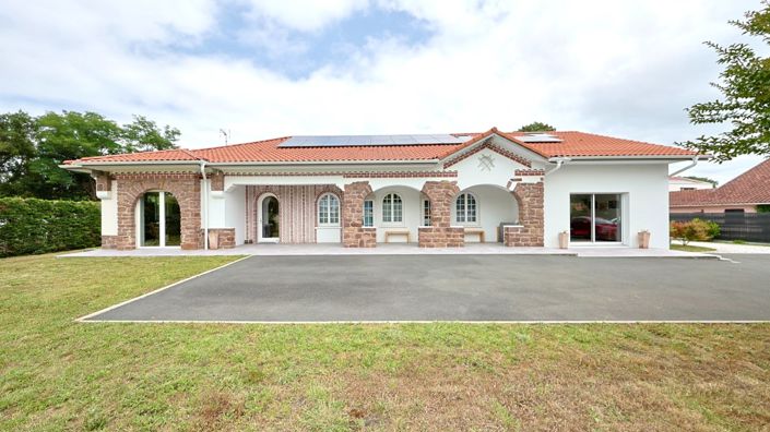 Image No.16-5 Bed Property for sale