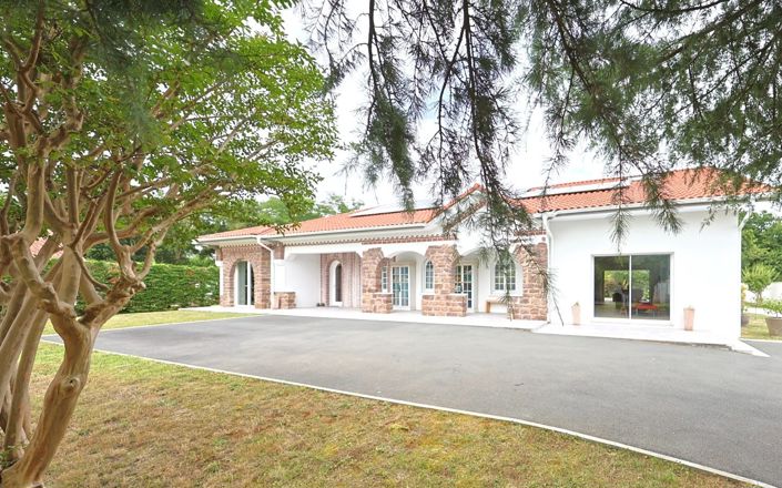 Image No.3-5 Bed Property for sale