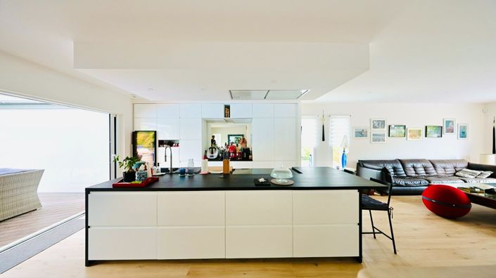 Image No.6-5 Bed Property for sale