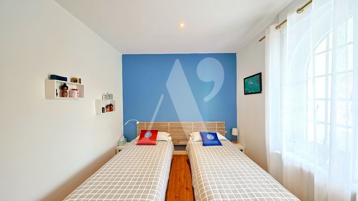 Image No.9-5 Bed Property for sale