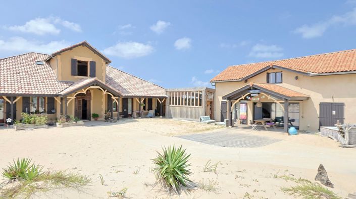Image No.10-5 Bed Property for sale
