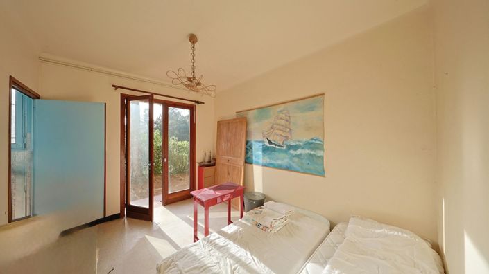 Image No.12-8 Bed House for sale