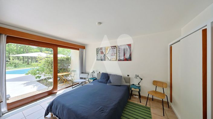 Image No.12-5 Bed Property for sale
