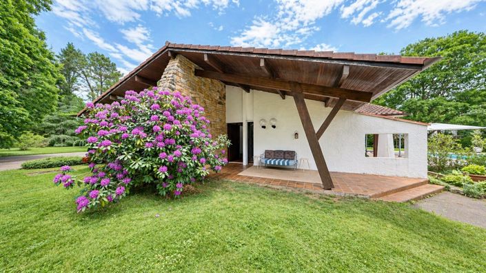 Image No.16-5 Bed Property for sale