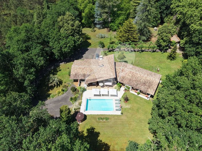 Image No.17-5 Bed Property for sale