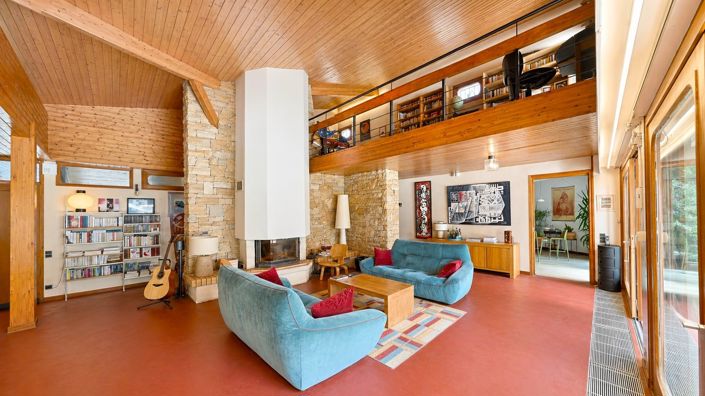 Image No.8-5 Bed Property for sale