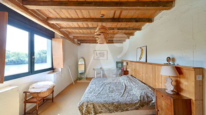 Image No.13-6 Bed Property for sale