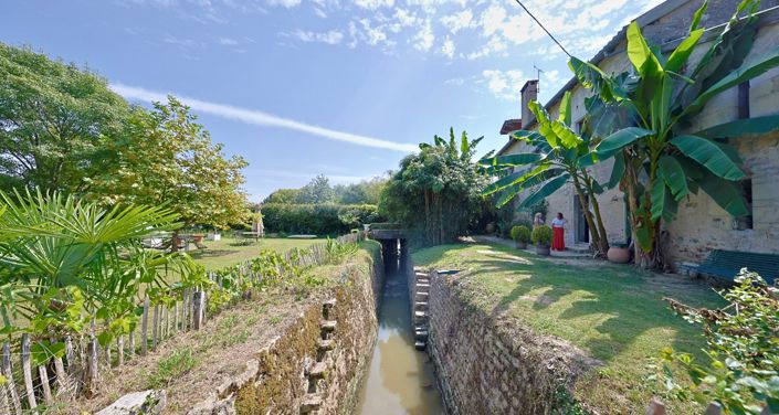 Image No.15-6 Bed Property for sale