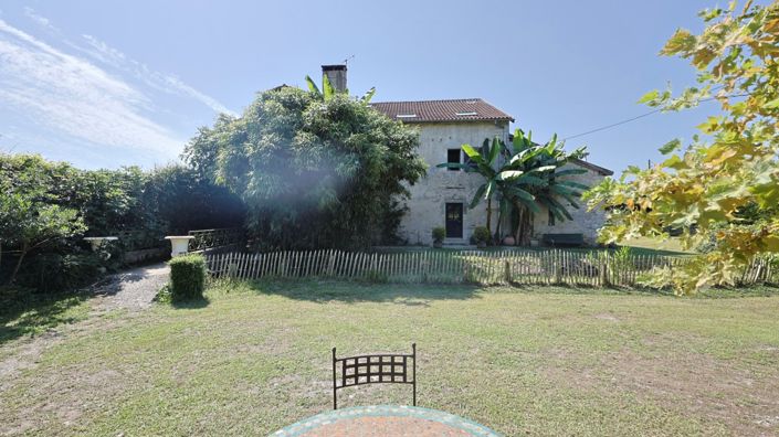 Image No.18-6 Bed Property for sale