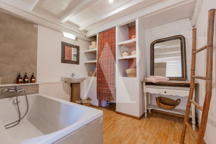 Image No.17-4 Bed House for sale