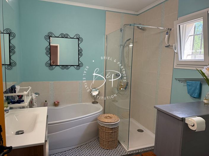 Image No.17-4 Bed House for sale