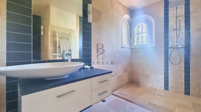 Image No.17-4 Bed House for sale