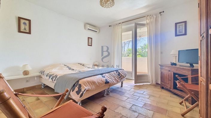 Image No.18-4 Bed House for sale