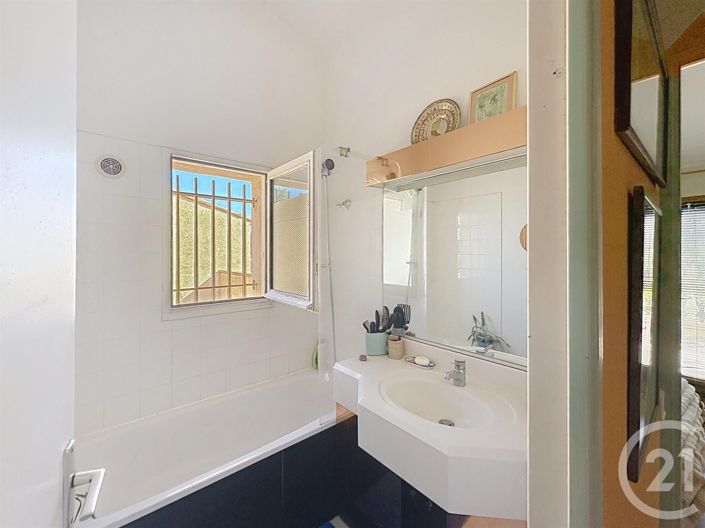 Image No.18-4 Bed House for sale