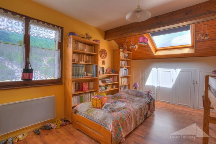Image No.8-6 Bed House for sale