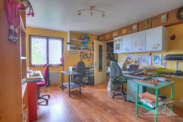 Image No.9-6 Bed House for sale