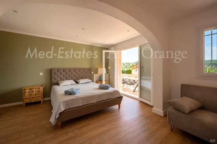 Image No.14-6 Bed House for sale