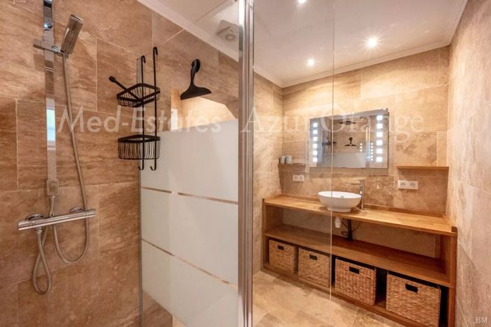 Image No.20-6 Bed House for sale