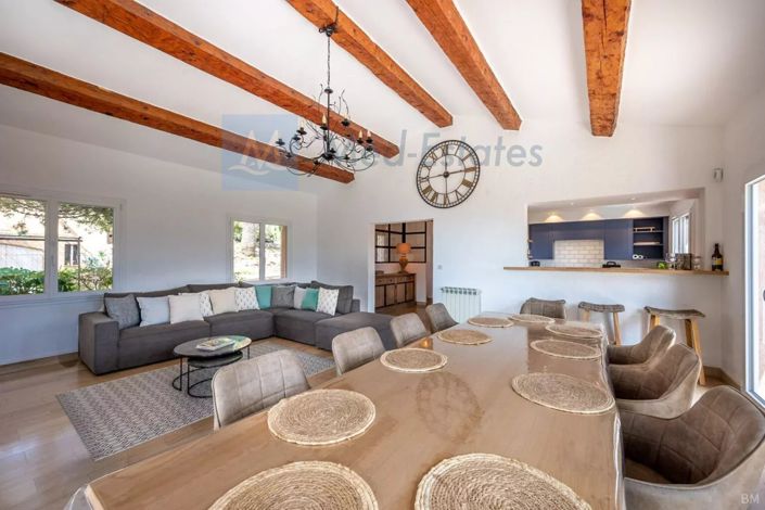 Image No.8-6 Bed House for sale