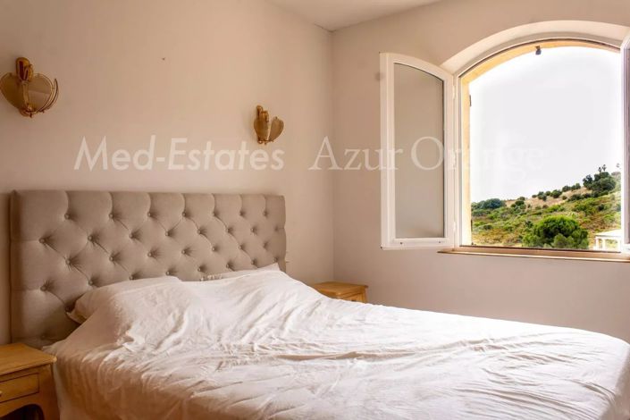 Image No.8-6 Bed House for sale