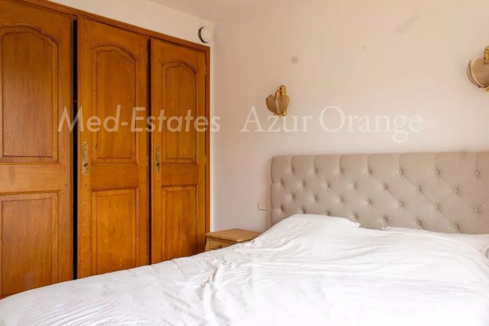 Image No.9-6 Bed House for sale