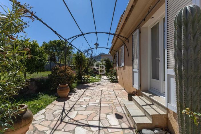 Image No.2-4 Bed House for sale