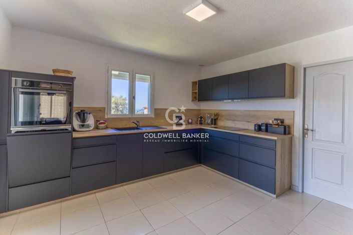 Image No.6-4 Bed House for sale